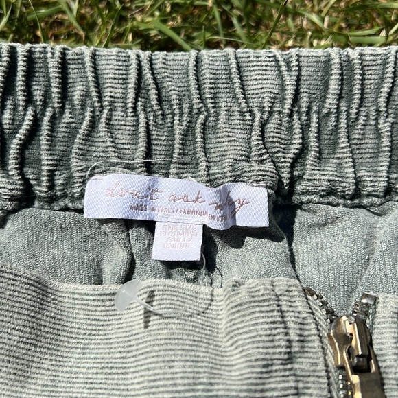 American Eagle don’t ask why OSFM skirt with zipper - Picture 4 of 4